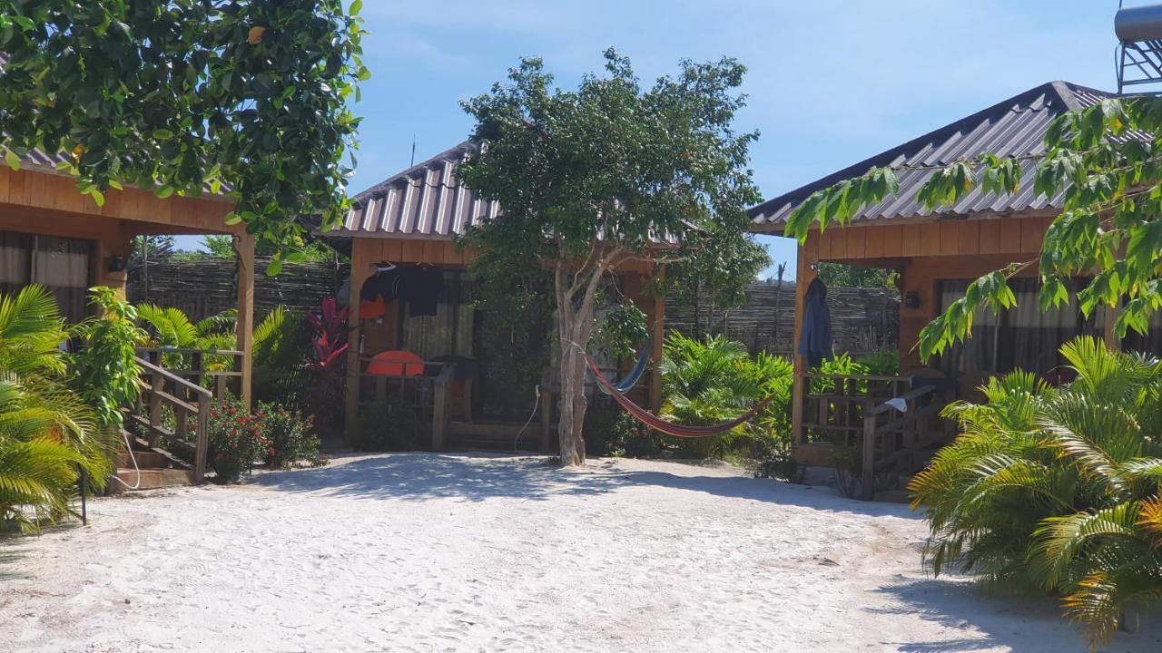 Sky Beach Resort Ко Ронг Санлоем Екстериор снимка